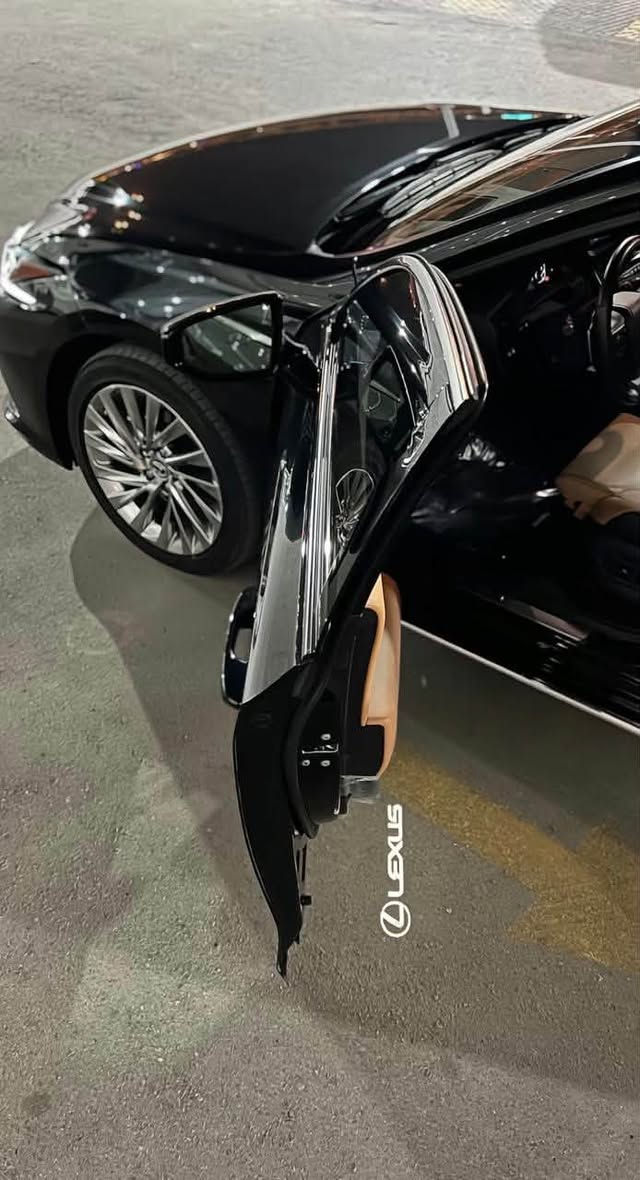 ارخص لكزس Es 350 platinum sas
للبيع خليجي وكالة ساز العراق فول مواصفات مكفوله كفاله 

موديل 2024 مواصفات بلاتينيوم تجي اعلى مواصفات بالخليجي وابرز مواصفاتها 

——————————————— 

. موديل 2024  ماشيه 25 مغلفه PPF 

. مكينة بانزين 3500 V6 سلندر ✈️

. بانوراما 

. 5 بردات - خلفيه كهرباء 

. تحكم تجوه خلفيه 

. سستم صوت (Mark Levinson)🔥

. كشنات كهرباء + تبريد 

. حساسات امامي خلفي 

. ترحيب لكزز ضوئي 

. مري شفط + قلاب 

. رادارات + نقطه عمياء 

. ويل كروم عليه تخم تاير جديد (Kumho)

. شحن وايرليس 

دواخل ملكي قرميدي

. ستيرن كهرباء 

. خزن ميموري وضعيات جلوس 

. شاشه ابل كار بلي 

——————————سعرها 400 بيه مجال 

شباب السيارة فول مواصفات بلاتينيوم 

ونظيفة جداً وسيرفس جديد من فلاتر من دهن من تايرات جاهزة على اخر ، بصمات ٢ 

كاعيات شركة وعده وجنطه مال لكزز 

مكاني السماوه المركز ***********
