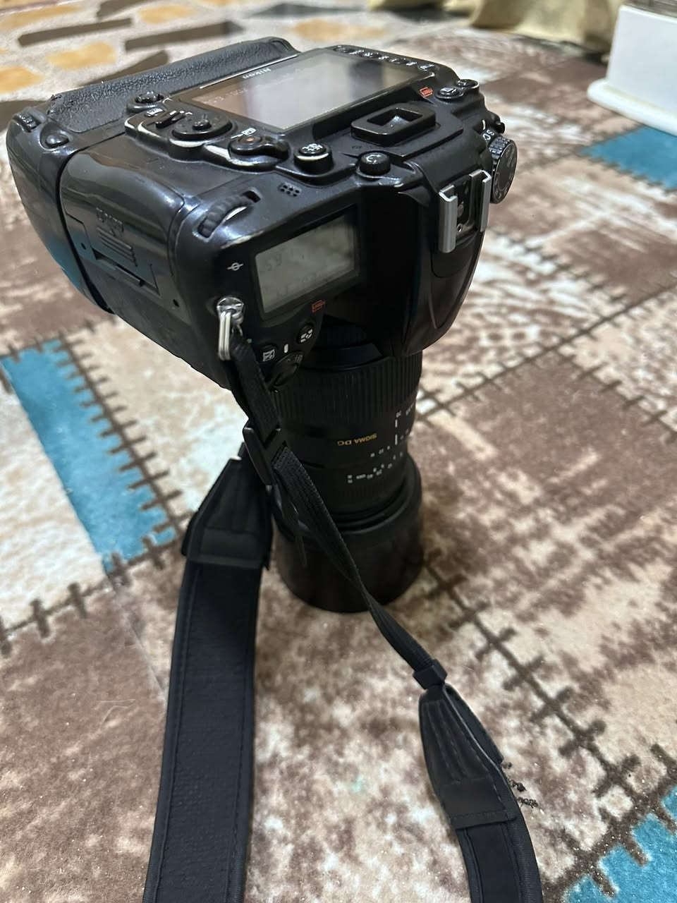 نيكون D7000 للبيع مكاني بصرة بيها مشكله زغيرة وممأثرة وياها كراب وبطاريات عدد 2 وشاحن زوم 70/300موضحة بل صورة تريد تشوف شغلها راسلني وتدلل مستعجل سعرها 500


**إذا كنت صاحب هذا الإعلان وتريد حذفه لأي سبب، رجاءا أرسل رسالة إلى الدعم الفني**