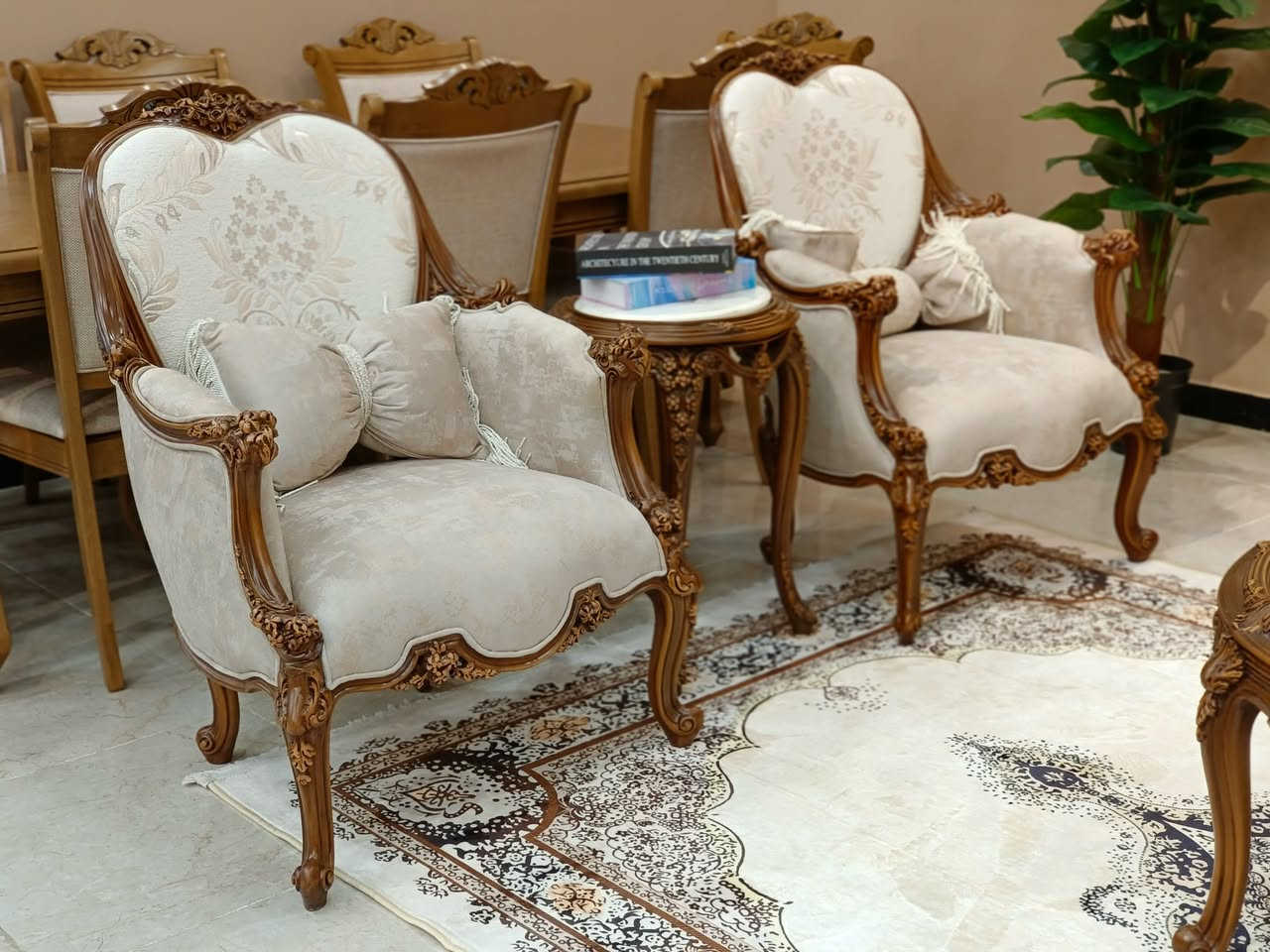 �✨ تخم قنفات كلاسك – 10 مقاعد خشب زان طبيعي ✨👑
فخامة حقيقية تبدأ من الخشب الأصلي…
متانة، هيبة، وتفاصيل راقية تعكس الذوق الملكي الأصيل 🤍

🛋️ تصميم كلاسيكي فاخر يناسب المجالس الواسعة
🌳 مصنوع من خشب الزان الطبيعي لقوة تدوم سنوات
💎 تشطيب أنيق يمنح صالتك حضور مميز

💳 متوفر بنظام الأقساط المريح
سهولة بالدفع لتختار الفخامة بدون تردد ✨

📍 متوفر لدى الغازي هوم
عنوان الفخامة في عالم الأثاث 👌

🏠 العناوين:
1️⃣ الفلوجة – شارع 40، قرب تقاطع الجيش الشعبي، مقابل مقر هيبت الحلبوسي
2️⃣ بغداد – شارع الربيع، قرب نفق الشرطة

📞 للحجز والاستفسار:
*********** – ***********

💫 الغازي هوم… لأن الفخامة لا تُقلّد �
