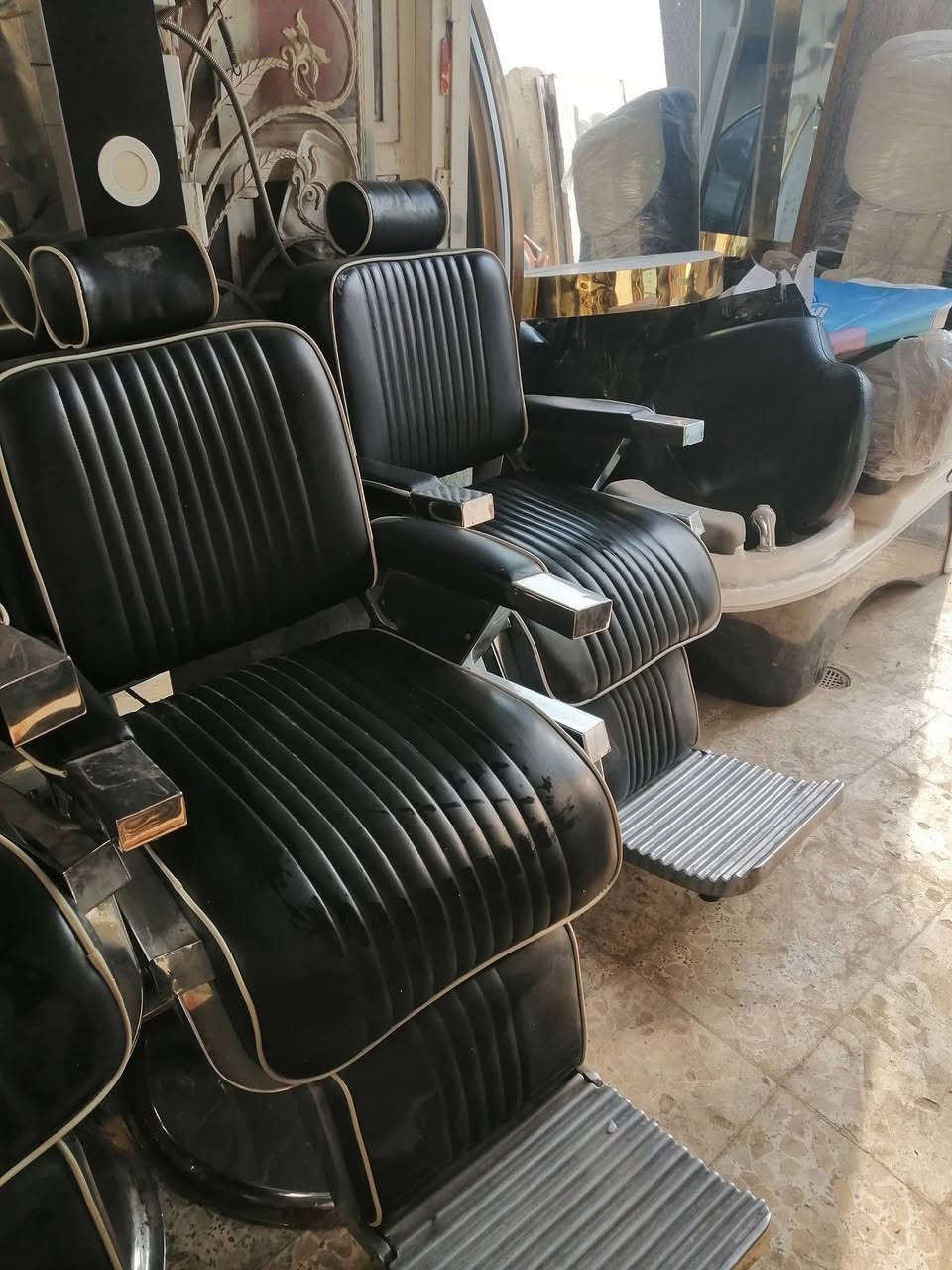 السلام عليكم كراسي بالموند اصلي جك عالي عدد ٣ قطع بغداد حي القاهره *********** مامتواجد على الفيس
