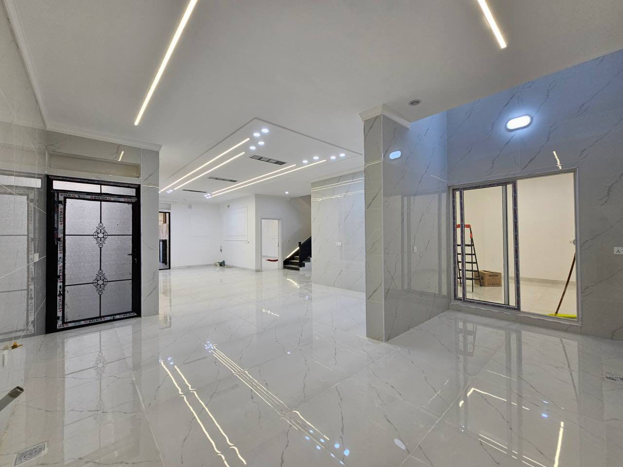 بیت جدید للبیع في مجمع هیوا سیتي زون G
▫️٢٠٠ متر
▫️شارع ١٨ متری
▫️اتجاه قبلە 
▫️واجهە سمارت
▫️٤ نوم 
▫️٣ حمام 
▫️مکنسە کهربائیە مرکزیة
▫️زیرو 
▫️ضمان لمدة ١ سنة 

***********
***********
**************
في حال لم يتوافق العقار مع رغبتكم او لم يكن بقدر امكانيتكم زوروا موقعنا على تلكرام للتصفح على اكثر عدد من العقارات المتوفرة•https://t.me/mohamedaqarat1
