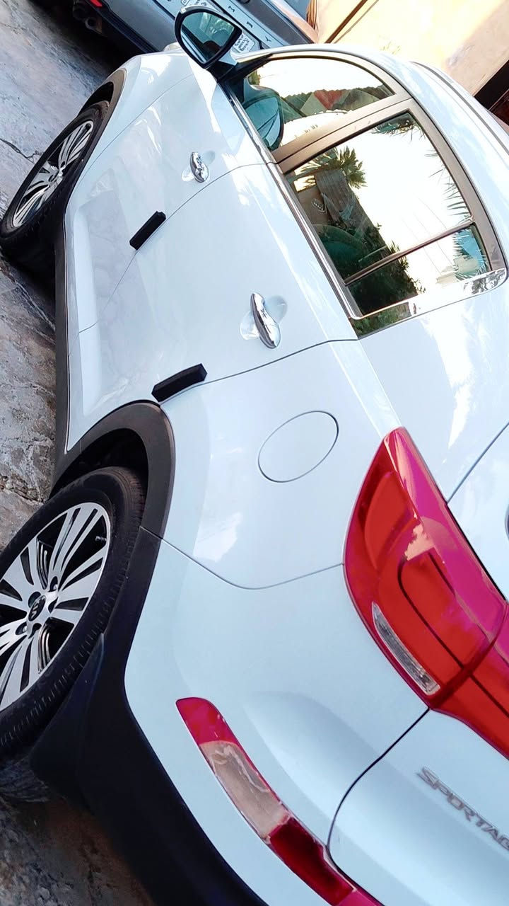 السلام عليكم 
كيا سبورتج  📣

✨ الموديل: 2016 🚘

✨ الرقم: بغداد 🄱

✨ المواصفات: فول مواصفات (عدى البصمة) ☑️

✨ المحرك: 2000 دوش ⚙️

🌟 أبرز المواصفات:

سقف بانوراما بالكامل 🌤️

شاشة وكاميرا 🖥️📸

تحكم ستيرن فول 🕹️

حساسات ومواصفات أخرى مميزة..

📐 المسافة المقطوعة:  127 ألف كم فقط 🛣️

🛠️ الوضعية الميكانيكية: صدر جديد بالكامل، السيارة جاهزة من كلشي وما تحتاج أي مصروف 🔧

🧼 الـكـفـالـة:

كفالة عامة مطلقة 🛡️ (من أي ضربة، تبديل، أو صبغ).

💵 السعر المطلوب: (164وبيها مجال بسيط ) 💰

📍 المكان: (الدجيل) 📍

📞 للتواصل والاتصال: (***********) 📱

