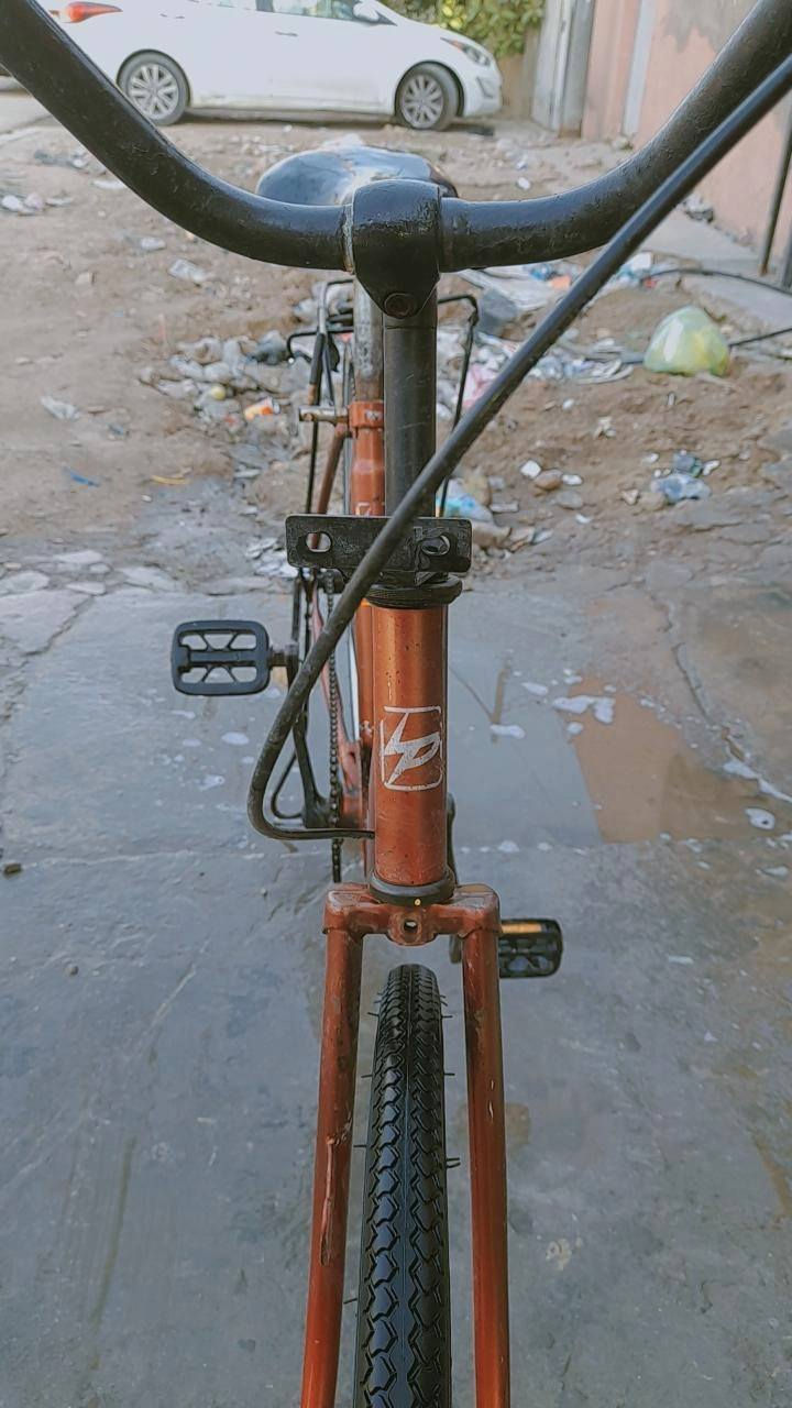 سلام عليكم شباب بايسكل للبيع السعر 60وبي مجال نقصة بس سيباية برمستون ياباني  بالة اصلي دسك 90 اصلي ومكينة ابلادي تايرات جدد مكاني بل الامين الثانية قرب البانزين خانة رقم الهاتف ***********
