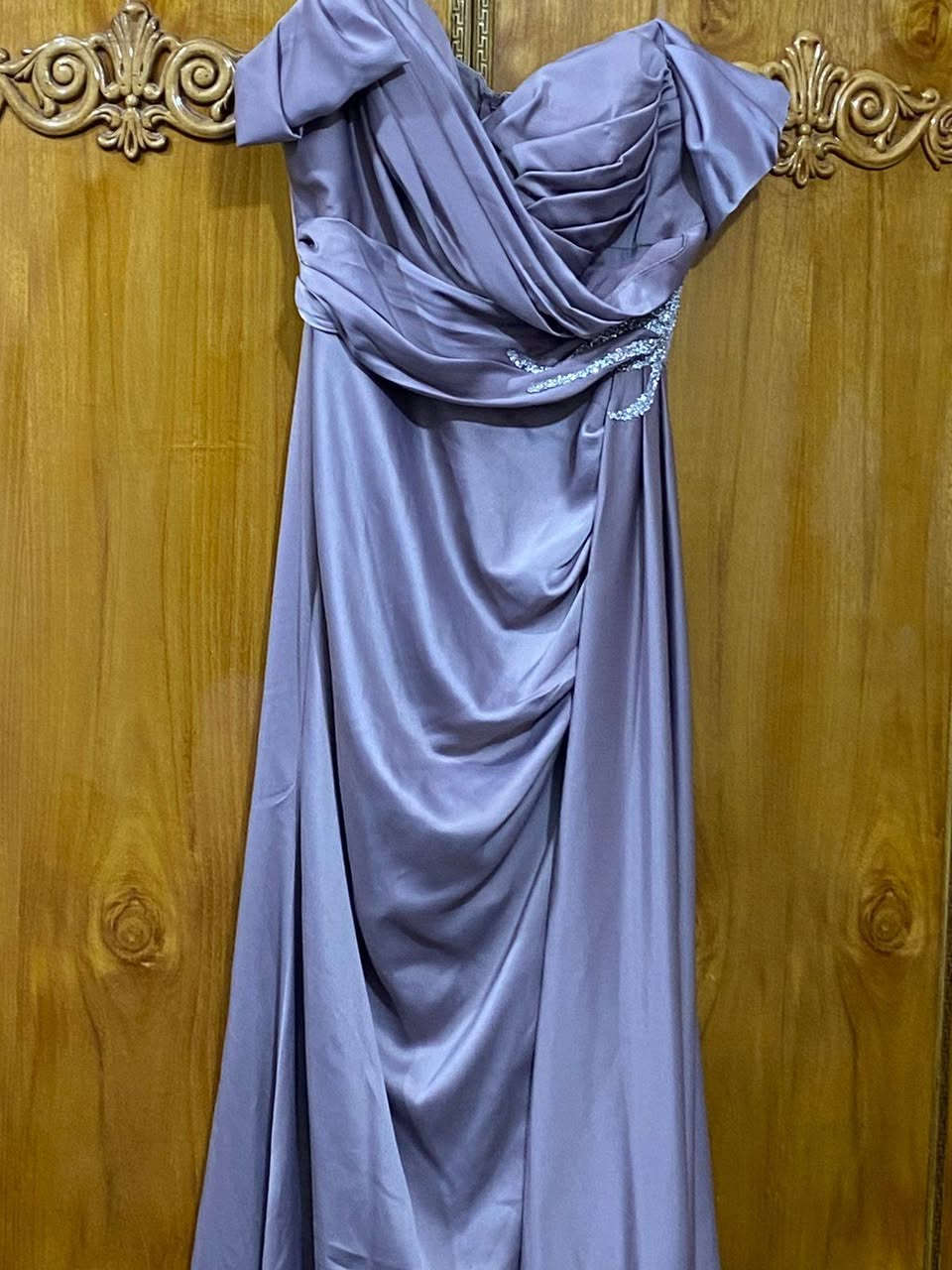 عندي فساتين بيهن مامسعملات وبيهن علامتهن وبيهن مستعملات مره وحده كلش حلوات قياسهن 40
الورديه شتريتها ب100 اريدها ب50 ساعه وحده ملبوسه
السمائيه ب80 اخذتها اريدها ب40 هم ماملبوسه ابد
النفطيه شتريتها 120 اريدها  ب60 
البيجيه ع صفار هاي ابد ماملبوسه اريدها 40 جنن 
كلهن بالحقيقه حلوات كلش


**إذا كنت صاحب هذا الإعلان وتريد حذفه لأي سبب، رجاءا أرسل رسالة إلى الدعم الفني**