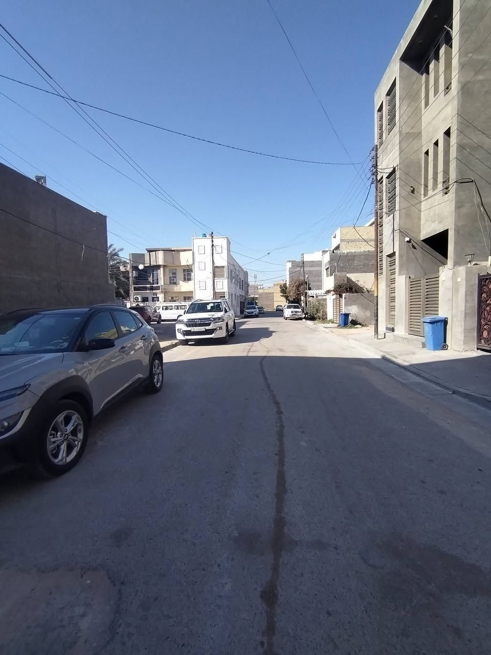 مشتمل للبيع
المساحه 75م
حي الجهاد الهياكل
قرب شارع مطار بغداد
وقرب جامعة المشرق 
البناء حديث 2026
نقص واجه فقط
يحتوي على نوم 3
وستقبال ومطبخ
وصحيات2 وصطح
السعر مناسبـــ
*********** هـ
