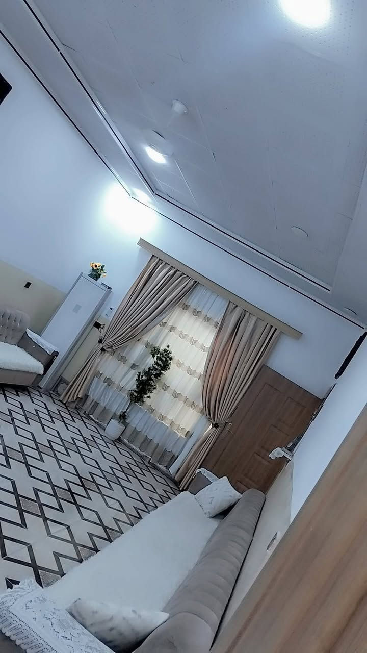 دار للبيع 200 متر زراعي حي العسكري مقابل جامع خديجة قاطين فول للستفسار ***********
