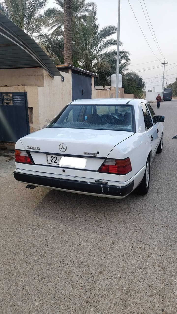 السلام عليكم 
مرسدس موديل 88 للبيع 
رقم انكليزي اربيل سنويه الى29
مكينه بطه حجمهه 2 ونص تبريد تدفئه 
تخم تاير جديد 
السياره كامله امكمله 
العنوان ديالى / كنعان
السعر عل الخاص 
***********
***********
