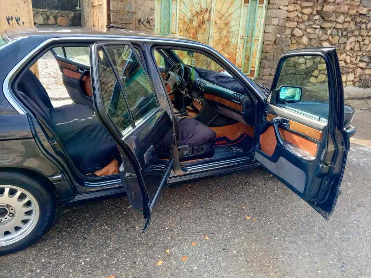 بيم موديل ٩٤
صبغ جماليه فقط 
بدون دعم بدون معجون 
كير مكينه شرط 
طخم الامامي تعبان 
شرط تحويل كابون بيها 
سعر ٤٥ بيها مجال عليه ٨ ورقات غرامه ينزل من السعر سنويه للي ٢٠٢٧ ***********
عنوان سياره سد الموصل ناحيه وانه
