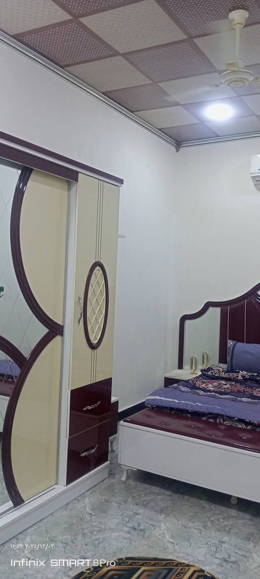 السلام عليكم ورحمه الله وبركاته
بيت للبيع في حي بغداد شارع المكاتب رابع فرع عن الشارع بيت رقم بلديه  مساحه البيت    150متر سنه البناء 2023 يتكون البيت من غرفتين وصاله ومطبخ وحمامين ومنور داخل الحمام واستقبال وكراج يشيل سياره  الصطح ايزكام والبناء بلوك ومكان مميز بضهر شارع المكاتب     (سعر البيت 90 مليون).  رقم الهاتف *********** متواجد واتساب
