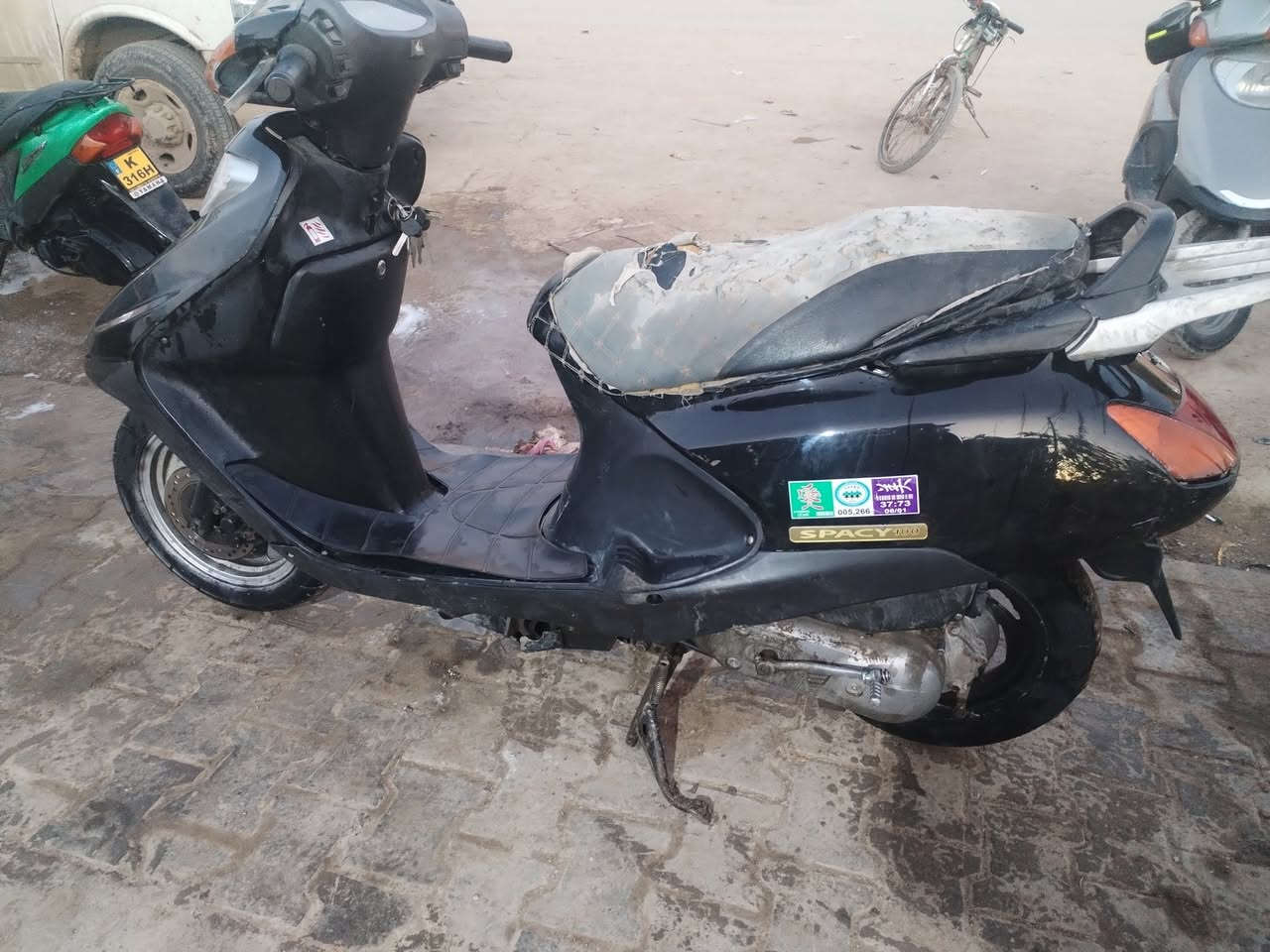 السلام عليكم سبيسي ياباني دراجه مجفته عام بعدها عالسحك ناعمه فول السعر 450 وبيها مجال مكان الكوت ***********
