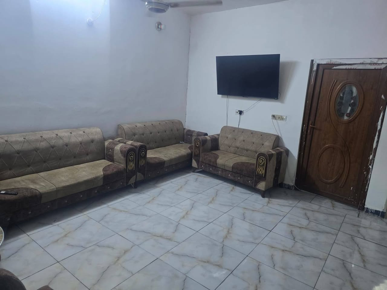 سلام عليكم بيت اللبيع 150متر غرفه وصاله ومطبخ وصحيات 
حي لامين قرب مجمع الامير السكني 
***********
