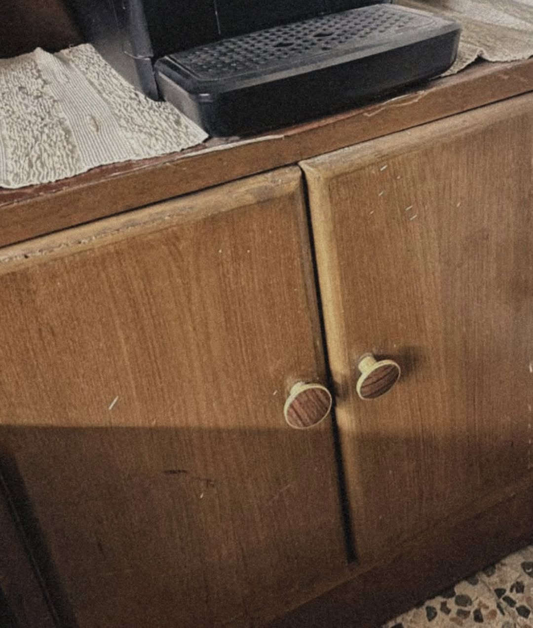 اثاث بيت كامل للبيع قديم ومستعمل بس كله درجه اولى وتكمه مال قبل وباقي هوايه اثاث واغراض صوبات نفطيه وكهربائيه ومكنسات كهربائيه وقناني غاز وكاونترات مطبخ وغيرها
 
الي يريد يدخلي خاص ادزلهيا او ع الرقم موجود واتساب فقط
 +9647770345114
العنوان : بغداد - اليرموك
