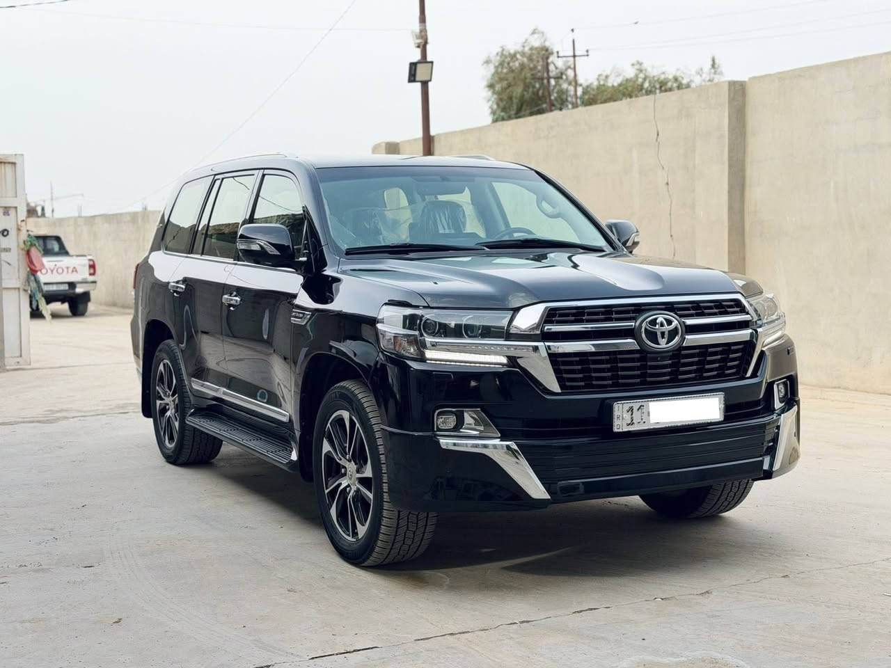 السلام عليكم لاندكروز
2021 كراند تورنك كامل مواصفات
محرك 8 سلندر 4700
السياره مكفوله كفاله عامه من كلشي 
‏للبيع او المراوس‏
رقم بغداد مشروع وطني بسمي 
هزه وفحص جديد 
‏‏-------------
‏‏للإستفسار يمكنكم التواصل على الارقام التالية
***********
***********‏
‏‏‏------------
شاشه ليزرية العدادات ‏
تشغيل عن بعد
‏مرايه جانبيه قلاب
8 ايرباك 
‏دوسات لزيريه 
‏‏- دفع رباعي
‏‏- هوك بلادي 
‏‏- نظام مانع للانزلاق 
‏‏النظام المساعد على نزول المنحدرات 
‏‏- تشغيل بصمة 
- خمسه بصمات ابواب
- باب خلفي كهرباء بلادي 
‏‏- دخول ذكي
‏‏- مثبت سرعة
‏‏- فتحة سقف
‏‏- تحكم سترين
‏‏- شاشة ملاحة باللمس
‏‏- كاميرا خلفية 
‏‏- بلوتوث
‏‏- مشغل CD
‏‏- منفذ AUX & USB
‏‏- مقاعد جلد  (بيج)
‏‏- مقاعد كهرباء2
‏‏- مرايا شفط
‏‏- اشارات بالمرآة
‏‏- كشافات ضباب
‏‏- زراك لايت 
‏‏- فرامل مانع للانزلاق
‏‏- حساس امامي خلفي 
‏‏- طفايه حريق بلادي
-ثلاث شاشه بلادي اصل ‏
‏السعر خاص
