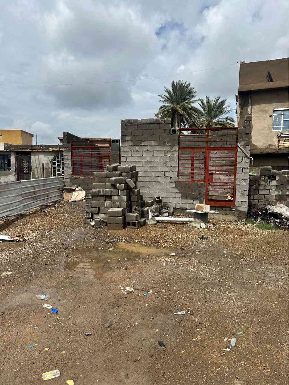 بيت هيكل عنوان بغداد شهداءالبياع قرب سوق رضا خدمات ماءكهرباء مجاري كلشي يمك  البيع انقد وقسط مساحه 232متر واجه8 ونزال 30 صاله 4x6مطبخ 5x5 وغرفتين نوم 5x5حمام 2x2وكراج مع حديقه اي ستفسار تصال ‭ ‭٠٧٨٢ ٨٧٧ ٨٧٣٨‬ بغداد, العراق
