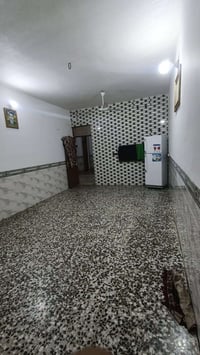 بيت ٢٠٠متر بناء كامل مي كهرباء على شارع السياحي مقابيل مجمع الحياة الط...