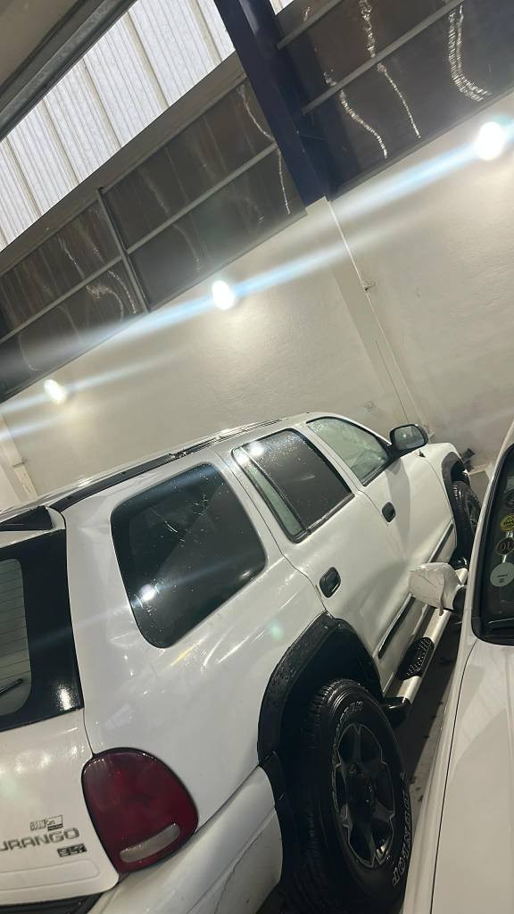 دوج دورانگو موديل ٢٠٠٤ ئارم استينساخى له گه له گير ومه كينه به ته به شه رت سياره كى توند و توله گيرى له سوكانه سعر ٣٢ ژ. م/***********
زين/*********** شقلاوة, أربيل
