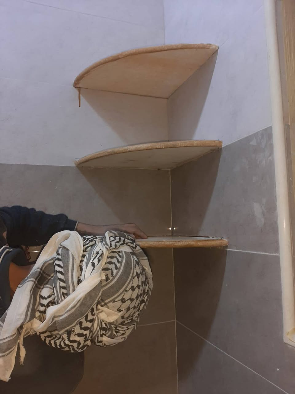 السلام عليكم خلفه سيراميك بورسلان مرمر متفرغ حالياً شغل درجه اولى ستلام مهندس عملي بصره فقط رقم الهاتف ***********
