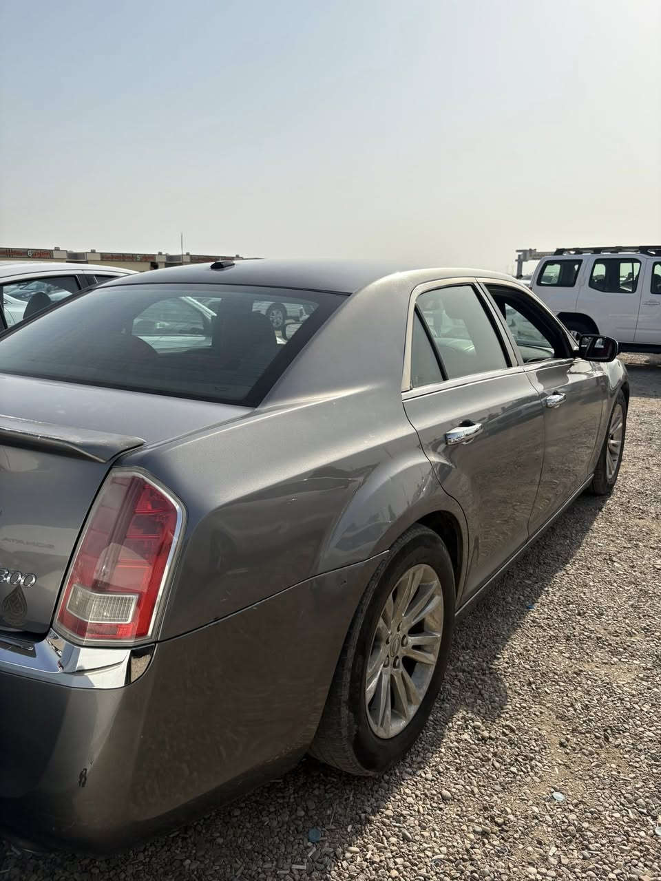 السلام وعليكم اوباما C300 وارد كندي موديل 2012 مكينه كفاله 3600 بدون حادث او ضربة بيها صبغ  بل قمارة صبعين صبغ والهلالات مال جاملغات ومثل ما موضح بل صور وبيها عته خفيفه بل كير اذا جانت السيارة باردة بس تحمه تختفي العته بسمي رقم بصرة مصفرة غرامار تبريد شغال حدادية ورة وكدام جديدة عليهة ادامه مكينه بلكات ومجاول وتنضيف منضومة سيارة جاهزة ترايك لبغداد
السعر 132 ورقة 
العنوان بصرة الزبير 
الرقم ***********
اي استفسار تفضل وبل خدمة
