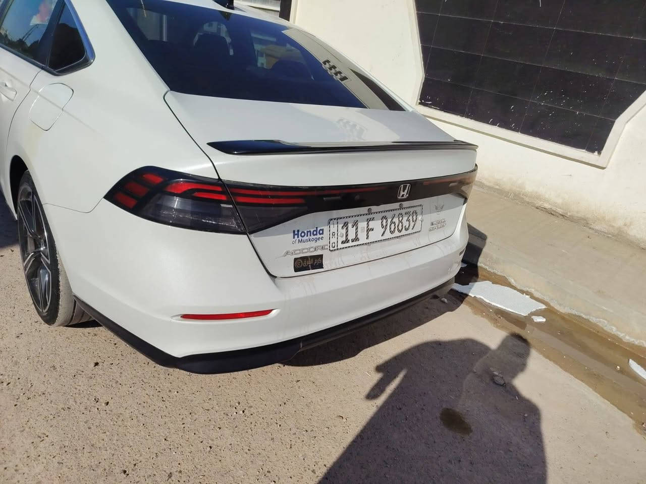 مكلف بالنشر 
السلام عليكم
هوندا أكورد 
سبورت 
٢٠٢٤ 
وارد امريكي 
ماشيه km50 الف 
لون ابيض ظرر بسيط جدا
بنيد تعديل بارد
السعر 20,000$ بيها مجال بسيط 
للاستفسار الاتصال على الرقم 
***********
