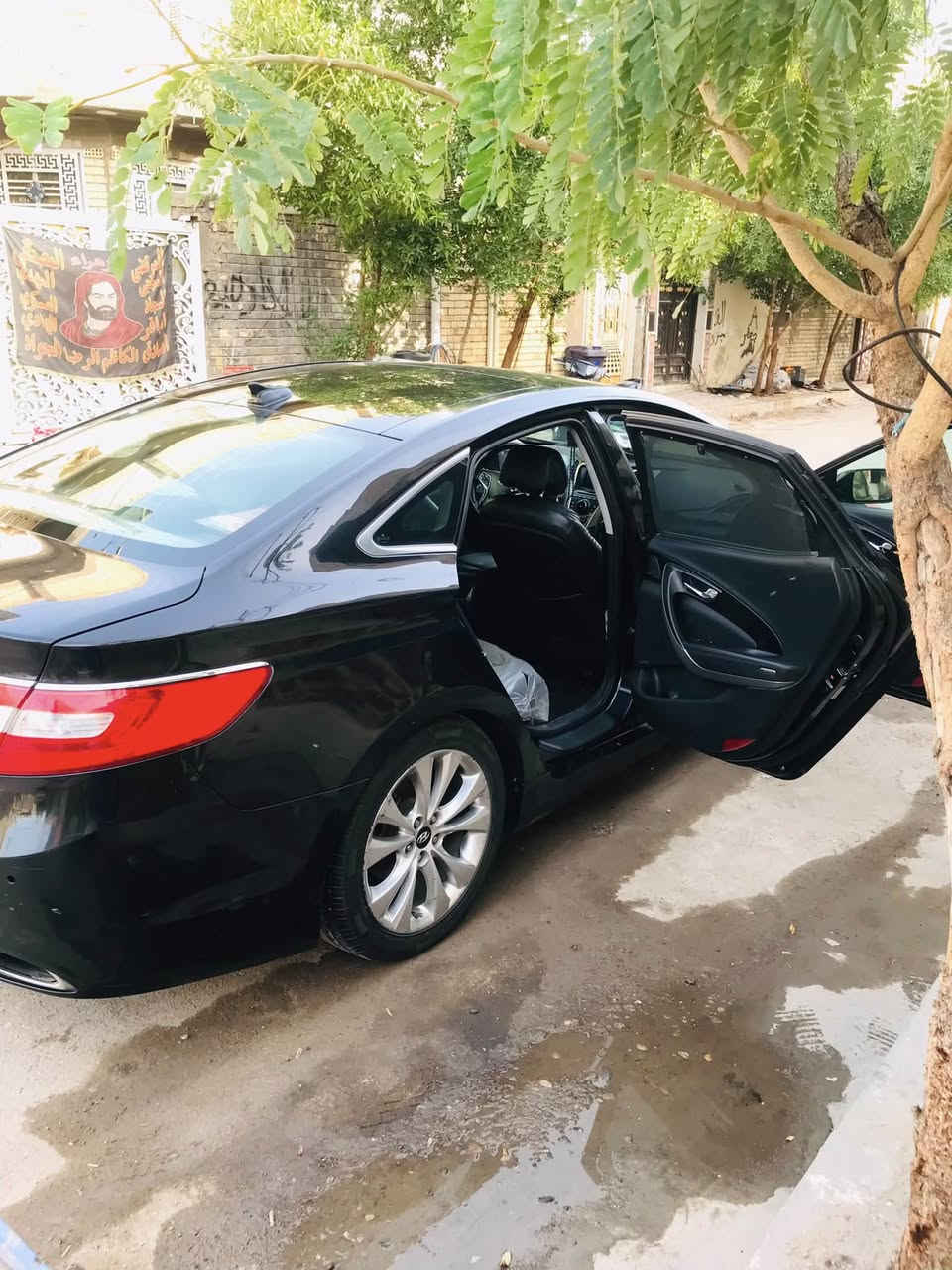 ازيرا
موديل 2012فول بأسمي السعر 120
***********
