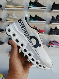 On Cloud موديل حديث قياس 40--25.5 cm اصلي اورجنال طبي وزن خفيف 0774114...