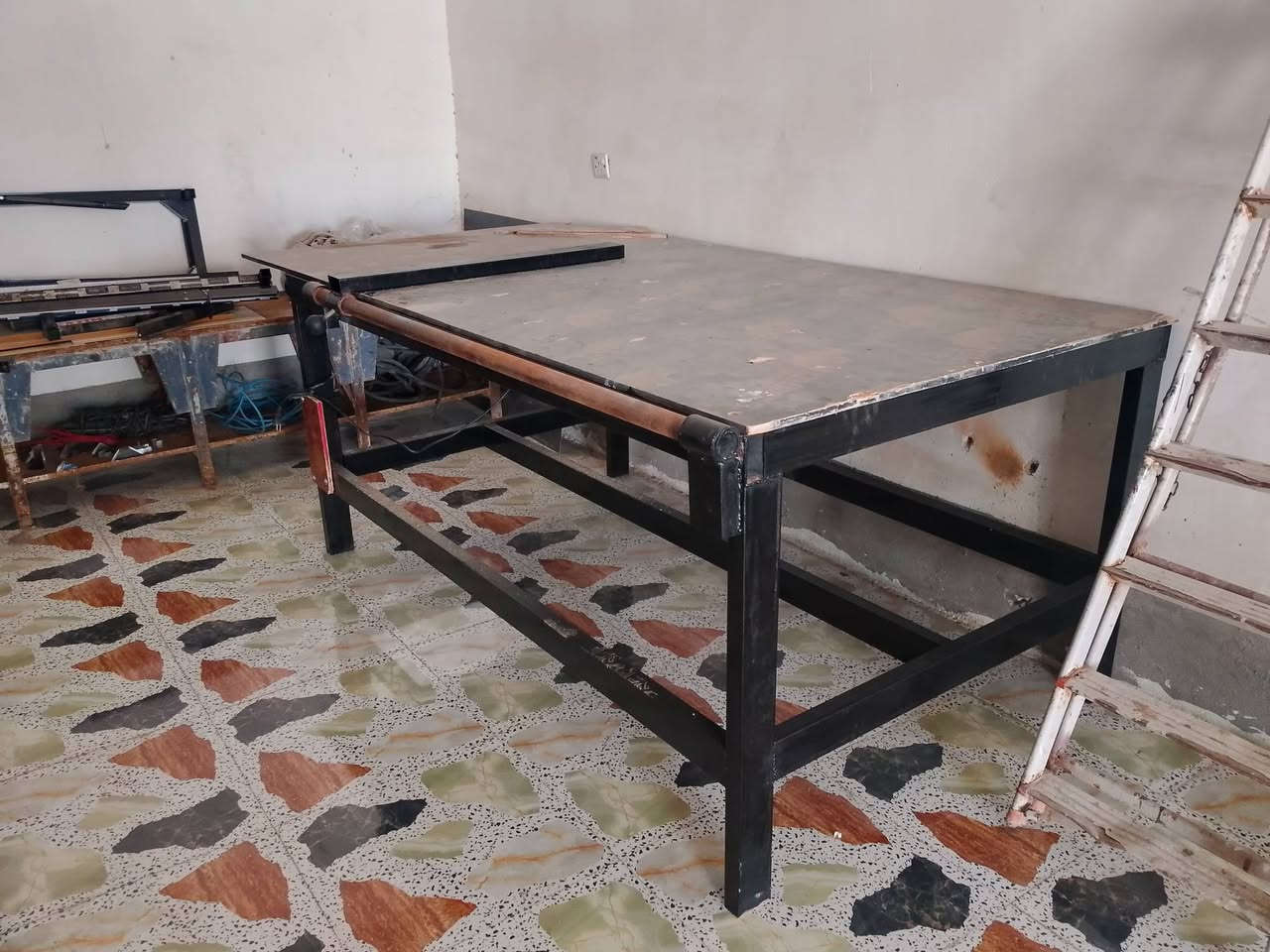 السلام عليكم منشار صينه فتحه كاشو مالته 2 متر شغل درجه اولى *********** وبسعر مناسب
