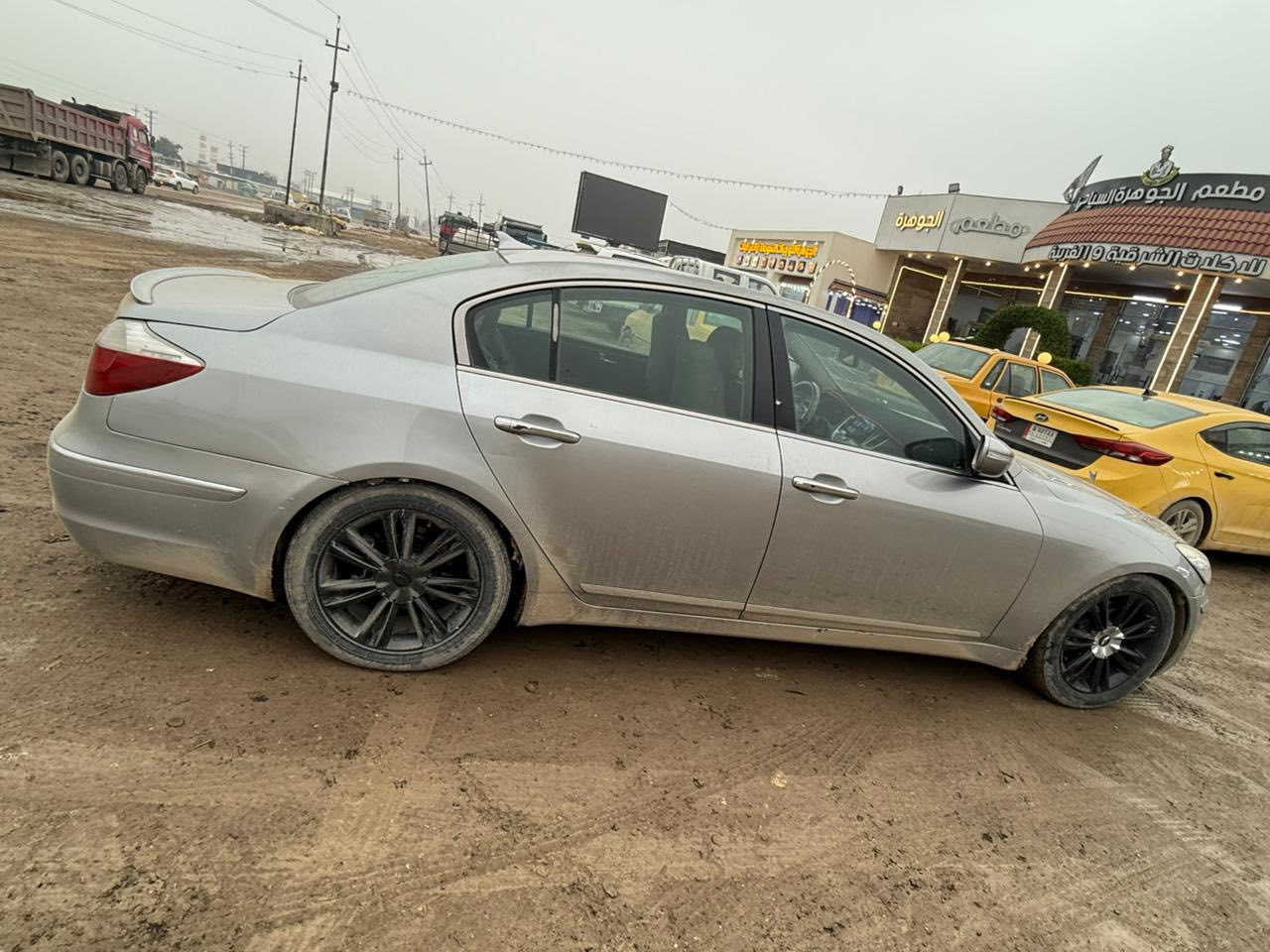 السلام عليكم فقط مراوس جنسس  مديل 2011  محرك 8 سلندر ريد خفاش مديل لفين واحد ثنين كون سيارت نضيفه نريده مال جني***********
