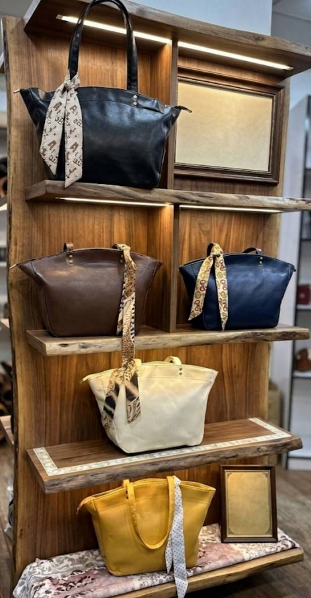 حقائب نسائية كوالتي عالي موديلات تجنن والأسعار مناسبه السعر القطعة 8 الاف
متوفر أيضا جمله والأسعار مناسبه التواصل معنا ع واتساب *********** اساعو بالحجز قبل نفاذ كميه محدودة التوصيل الجميع محافظات العراق بس 5الاف
