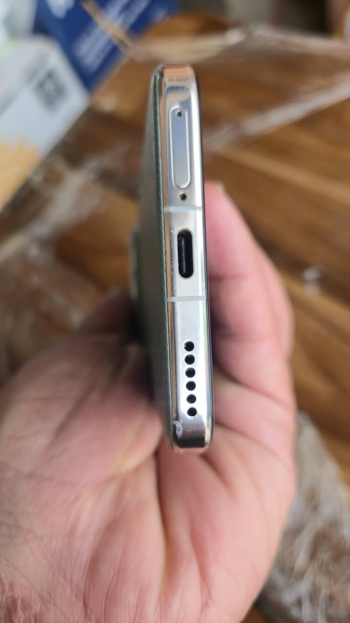 سلام عليكم هونر ماجك 6 برو ذاكرة ٥١٢ جهاز كارتونته ضايعه ويا شاحنه ١٢٠ واط جهاز نضيف بي بس خدوش بسيطه بلشاصي والجلد والشاشه بيهه شخط كلش صغير خال دائرة علي مامبين سعر  ٦٢٥ الف وبي مجال كلش قليل عنواني كربلاء طويريج وعندي توصيلل
*********** للاتصال
