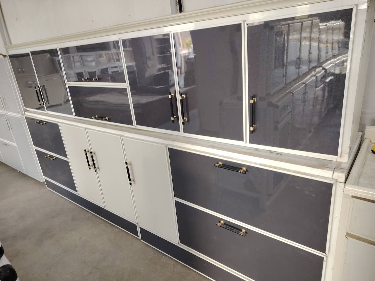 تم وبحمدلله وصول مسواك جديد  وجبه جديده من الكاونترات والأثاث المنزلي  المستعمله وبأسعار مناسبه ...... والله محيكم.. ناحيه الزاب منتصف السايدين  رقم الهاتف ***********   أنس الجبوري
