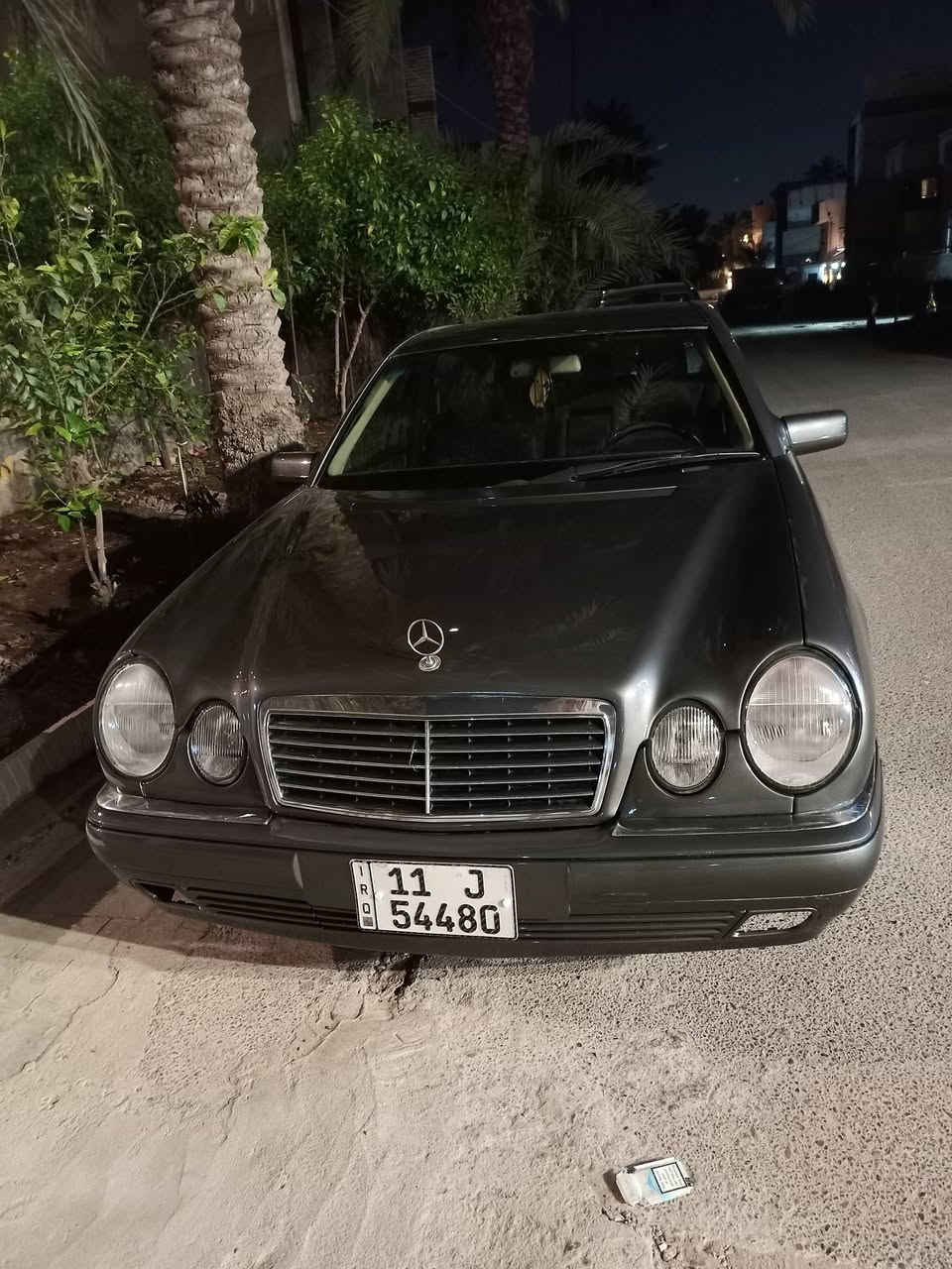 من رخصة الادمن
السلام عليكم  
متوفر 
مارسيدس ام عيون السياره مفوله و السياره موديل 2001مسجله 99.. للبيع او المراوس حسب القناعه 
السياره 4سلندر  
كير و محرك و حداديه اماميه و خلفية. سليمات 
تبريد شغال  
الون رصاصي فيراني السياره كامله مكملة يحتاجلها ترتيب شي. بسيط كلش 
المكان بغداد حي القادسيه 
للتواصل. ***********
السعر 90
