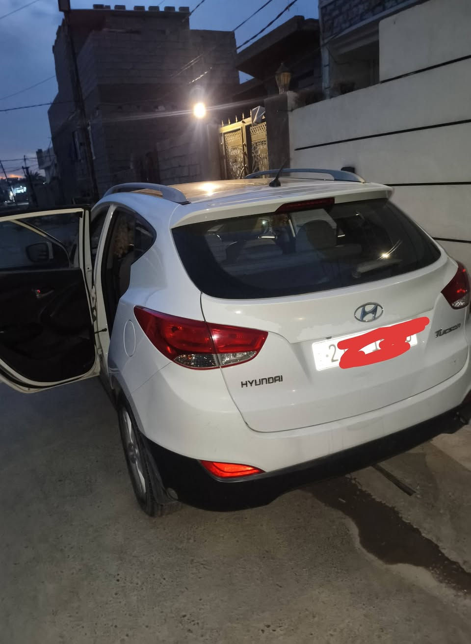 🚗 للبيع: هيونداي توسان 2011
📍 مكان السيارة: ديالى
📞 للتواصل: ***********
💰 السعر: 163 ورقة – قابل للتفاوض
📊 المسافة المقطوعة: 150000 كيلومتر
🛠️ المحرك: 4 سلندر – 2000cc دوش 

• فول مواصفات
• 2 فتحة سقف بانورامية
• دفع رباعي AWD
• تدفئة وتبريد
• إطارات جديدة
• محرك اقتصادي

⚠️ أضرار السيارة:
• وارد خليجي
• الأضرار موضحة بالسونار المرفق

📌 تفاصيل إضافية:
• رقم السيارة: السليمانية الدولي الجديد
• باسم المالك تحويل مباشر
• لون السيارة: أبيض
