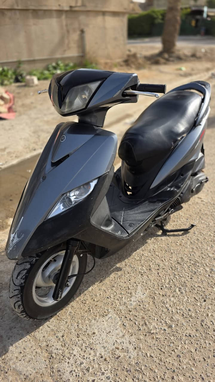 للبيع فقط ماكس ثلعب كابريتر اصلي ام الفيشه وسلف اصلي كفرات اصلي شلعه ومعدل فول كهربائيات كله شغال تايرات زوج جديد باله اصلي  ما نقصها برغي واحد  ((شراي جيب فيتر وياك وتعال تقتنع يله تاخذها )) السعر٧٠٠ وبيها مجال بصيط مكاني بغداد الشعلة وهاذه رقمي شراي يتصل ***********
