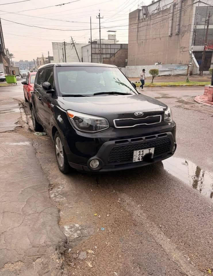 للبيع كيا صول 
سيارة كلش نظيفة 
موديل 15
وارد امريكا
 محرك 1600 
بحالة ممتازة 
كير محرك تبريد صدر كله جيد جدا 
ماشية 80
شاشة وكاميرا بلادية 
كل كهربائيات سيارة شغالة 
بدون حادث 
كلها على وضع شركة 
هنا بالعراق صار صبغ 2 قطع على اثر شخوط و طخات خفيفه 
وعدي صور قبل الصبغ 
وعدي سونار 
ايرباك سليم 
تخم تاير جديد
رقم بغداد  بأسمي
سعرها 109وبي مجال
مكاني بغداد دورة 
***********
