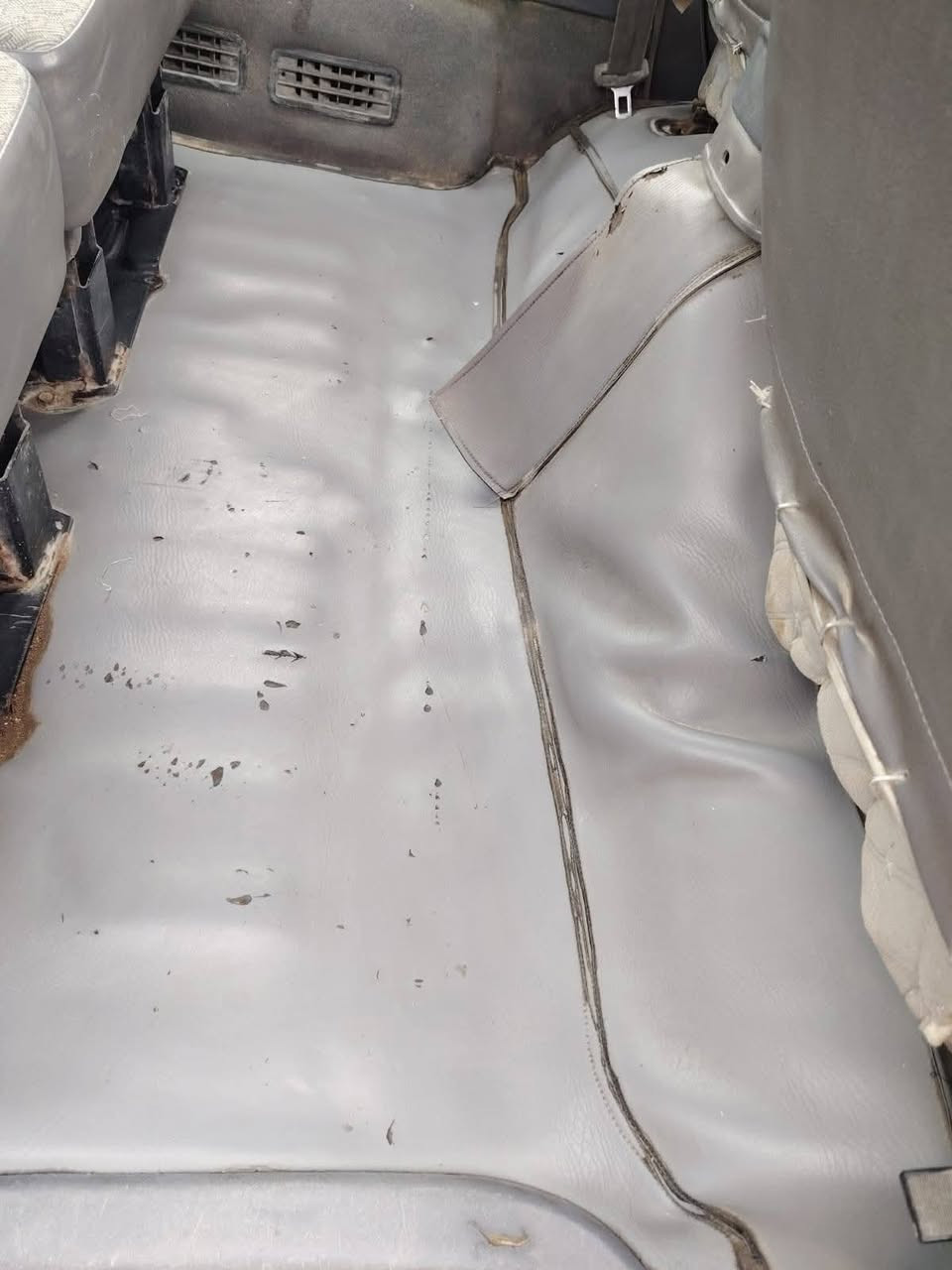 نيسان ٩٣ للبيع
مكينه اكسن كير كهربائيات خير من الله حداديه نص عمر يرادلها ترتيبات بسيطه 
السعر ١٧ وبيها مجال بسيط 
الديوانيه مركز ***********
