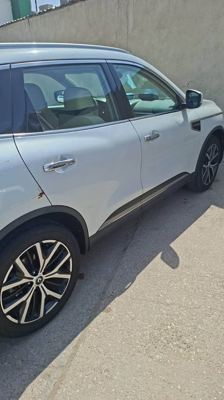 للبيع رينو كوليوس خليجي موديل 2023
رقم بصرة اقساط استقطاع مباشر باقي سنة وتصير حرة
محرك 4 سلندر 2,500 
كير مكرك نيسان 
انارة خارجيه LED
نضام ترحيب 
سقف بنوراما 
حساس امامي خلفي 
نقط عمياء + رادار امامي 
كامره خلفيه دواره 
كشنات كهربائي عسلي جلد تبريد تدفئة
تبريد قطعتين 
شاشة كبيره كار بلي 
ويل حجم 20 
وبيها موصفات اهواي
السياره استعمال شخصي وماشيه قليل جداً 
بيها بعض الملاحضات مذكورة بالصور وما مصلحات 
بدون لا تبديل ولاصبغ السعر 165 وبيها مجال للشراي 

*********** البصرة, العراق
