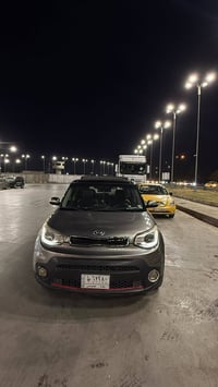 للبيع كيا صول موديل 18 لون فيلي مواصفات فول واحد على واحد رقم بغداد بس...