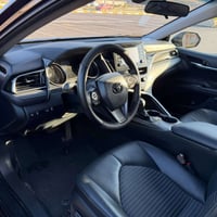 تۆیۆتا کامری 2023 مواسەفات SE 31 هەزار میل ڕۆشتووە  ڕادارو خەتی جادە  ...