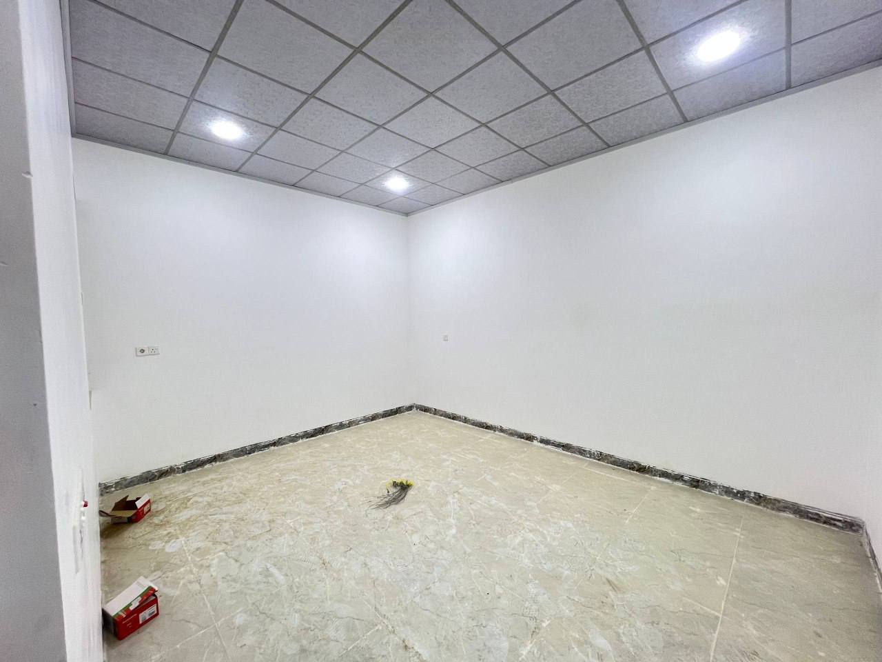 بيت للبيع في الموصل (حي التحرير ) قرب متوسطة المهدي 
زيرو البيت تسليم مفتاح فوري🔑
المساحة 100 متر طابقين الواجهة 5
سند ملك صرف طابو الزهور شرط التحويل 
الطابق الاول (غرفة + هول+ استقبال+ مطبخ + صحيات)
الطابق الثاني (ثلاثة غرف 3   + صحيات )
بناء درجة اولى✅
قريب من الشارع العام وسوق حي صدام
(قمنا بنشر فيديو + صور )
السعر مناسب 
اكتب تم يصلك السعر مباشرةً
***********
***********
