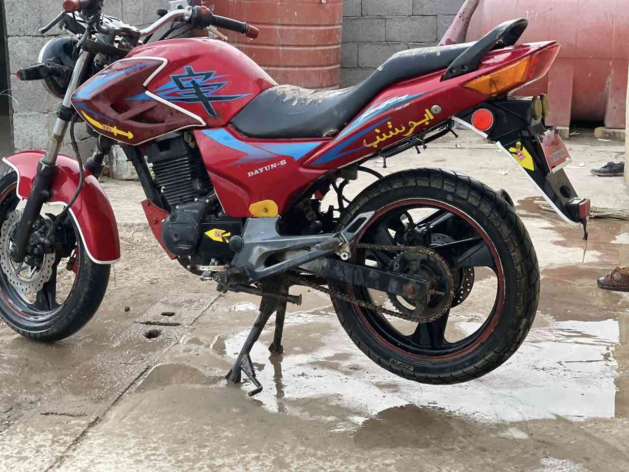 سلام عليكم دايوان بانده للبيع شوفت عينك لدراجه كل نقص مابيها محرك اخرس ناعم مامفتوح مكان كوت البتار الدراجه كلك اكفلها قانونياً وعشائرياً السعر ٥٥٠قفل بدون عمله ***********
