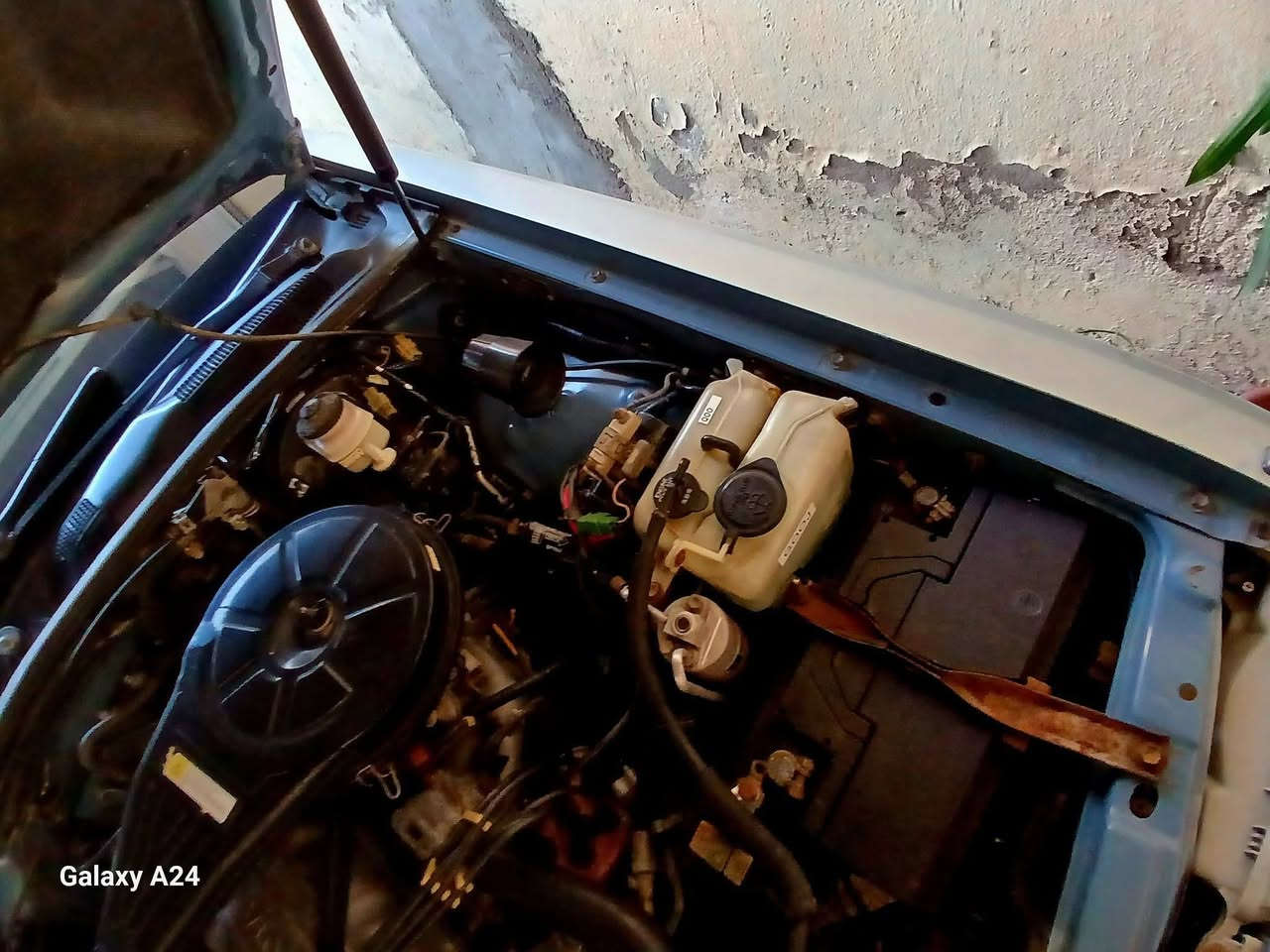 هاي حبايبي هاي سياره سوبر جديد يدور جديد موديل ١٩٨٨ بسمي كله على شركه ماشيه ١٢٢  لحد يسهني على نقص كله شتغل كله على وضع وكاله  عنوان بغداد هاتف ***********
