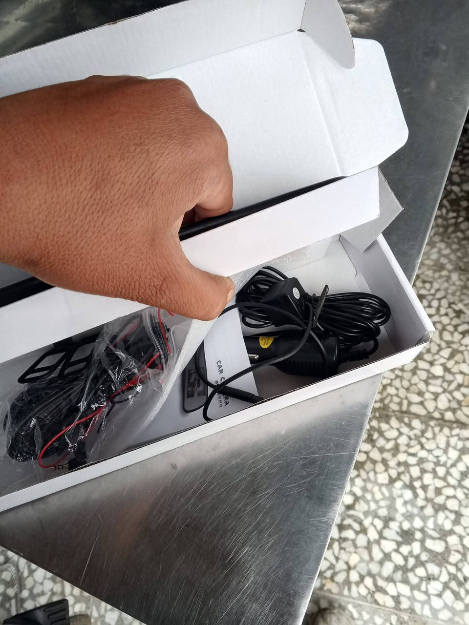 سلام عليكم داش كام للبيع جميع انواع السيارات شاشه عرض السعر 35 ألف وبيه مجال عنوان  الحريه الدولعي هاتف *********** جديد وليس مستعمل
