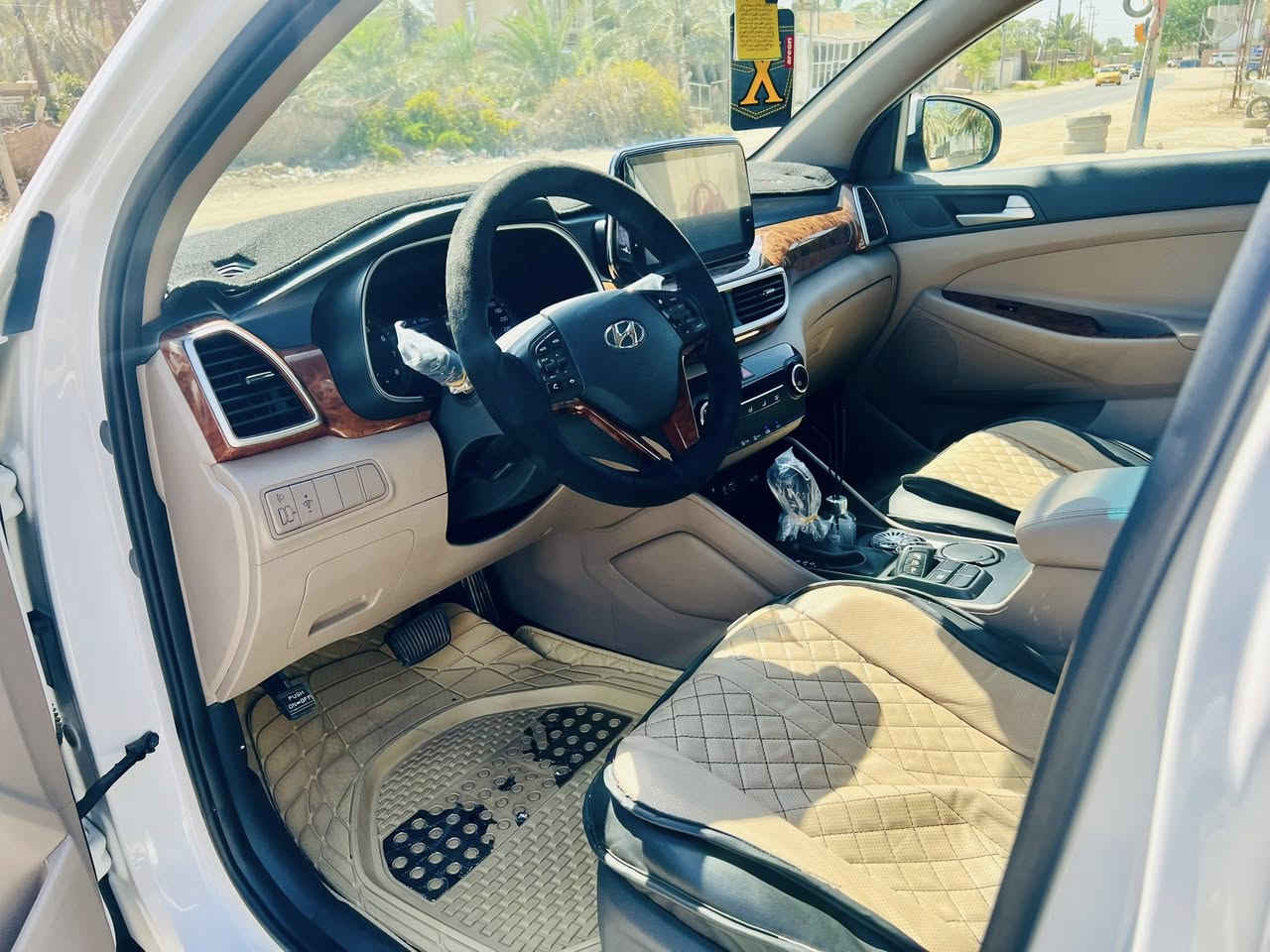 سلام عليكم توسان 2020 فول موصفات مكفوله من الصبغ عده مكانين بارد صغار  موجود ماشيه ٤١ الف موصفات جلد كراسي ٢ كهرباء كامره حساس بانوراما رقم بابل الجديد كير محرك مكفول 
مكانها بابل  /205  وبيها مجال 
***********
