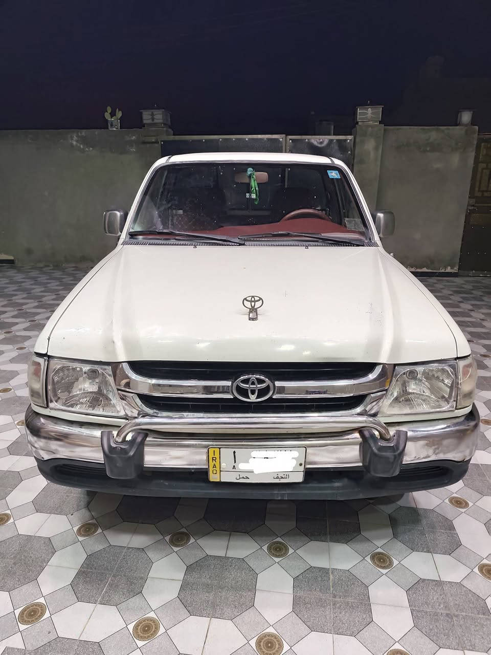 السلام عليكم سياره للبيع تويوتا 
موديل 2004 رقم نجف سياره مكفوله
  من عده بس باب البدي بيه صبغ و بيها بارد بسيط 
السعر 115 و بيها مجال العنوان ذي قار قلعه سكر الرقم ***********
