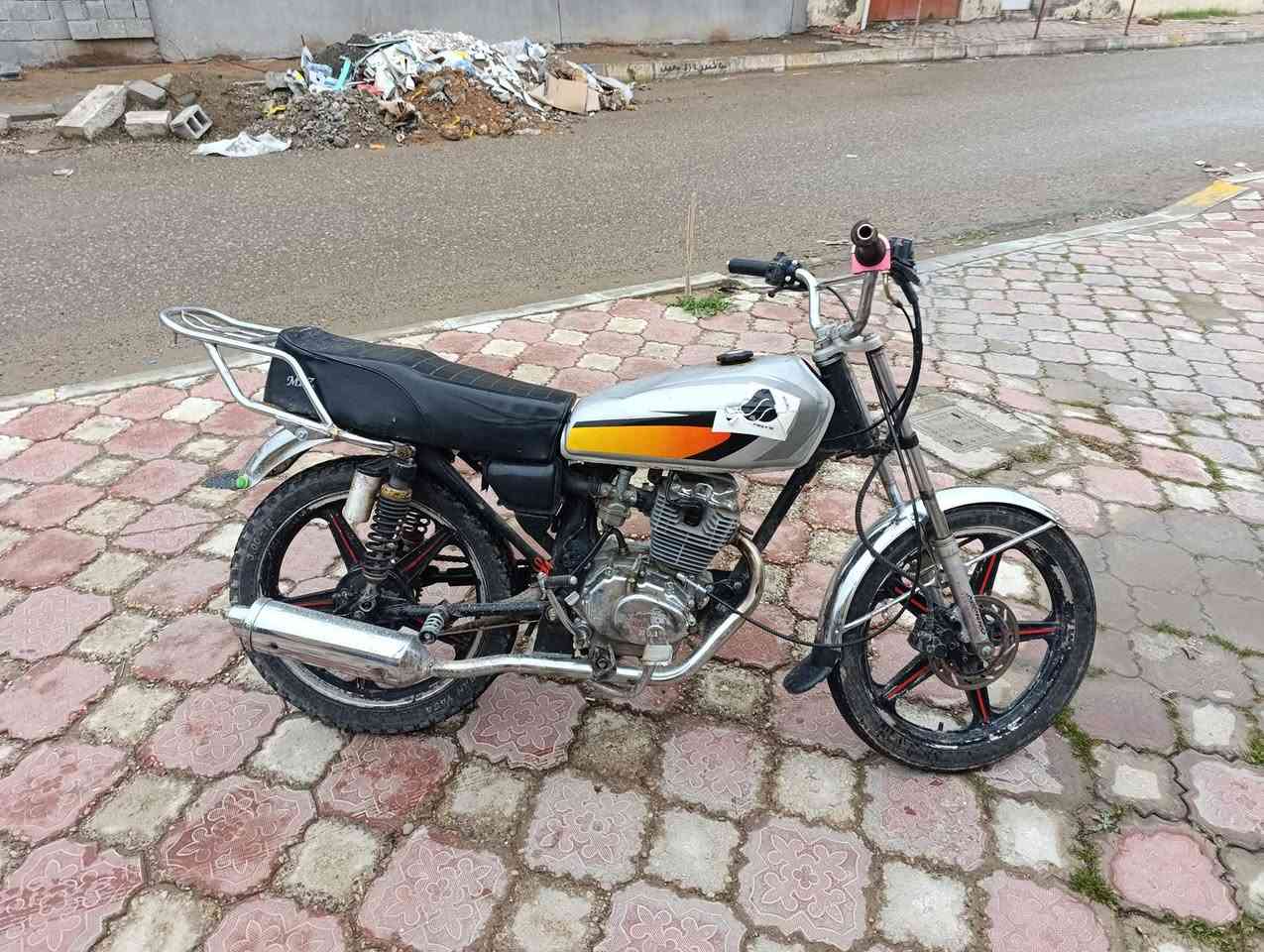 السلام عليكم دراجه للبيع دراجه خير من الله نضيفه الدراجه كلك السعر 225وبي مجال حك الجيه بيع مستعجل ***********خاص موجود
