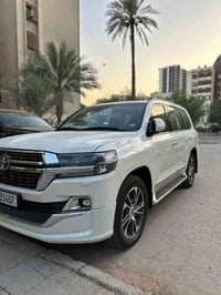 لاندكروز  مديل 2020 بريم اصل  ماشيه 100الف سياره بسمي  السونار مرفق مع...