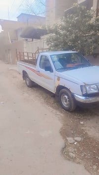 نيسان بيكب • ٢٠٠٢ • كراده خارج