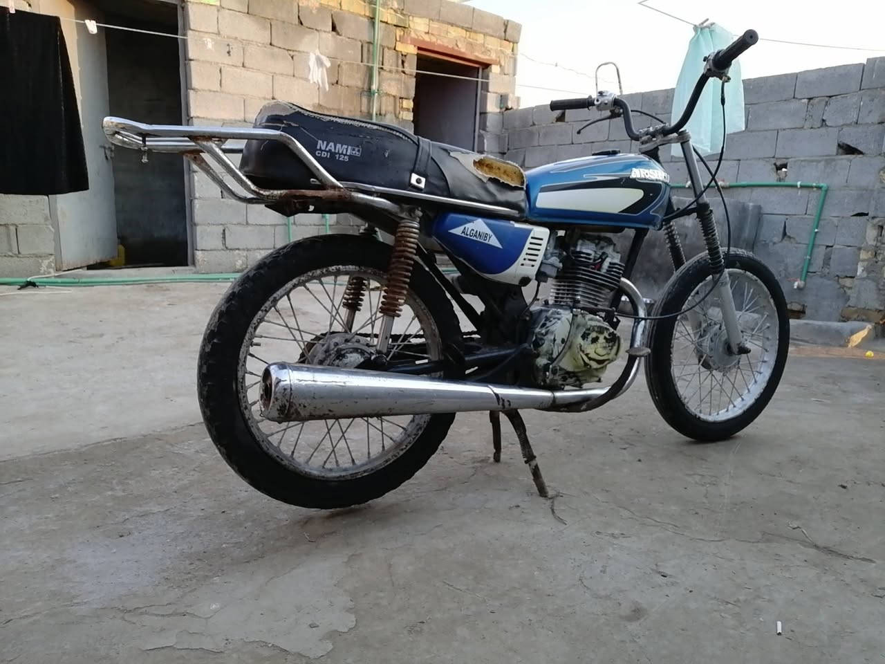 السلام عليكم دراجه للبيع موديل 19 كلك كلك  محرك بيه خيط بخار المكان الرفاعي السعر 300 وبيها مجال ***********
