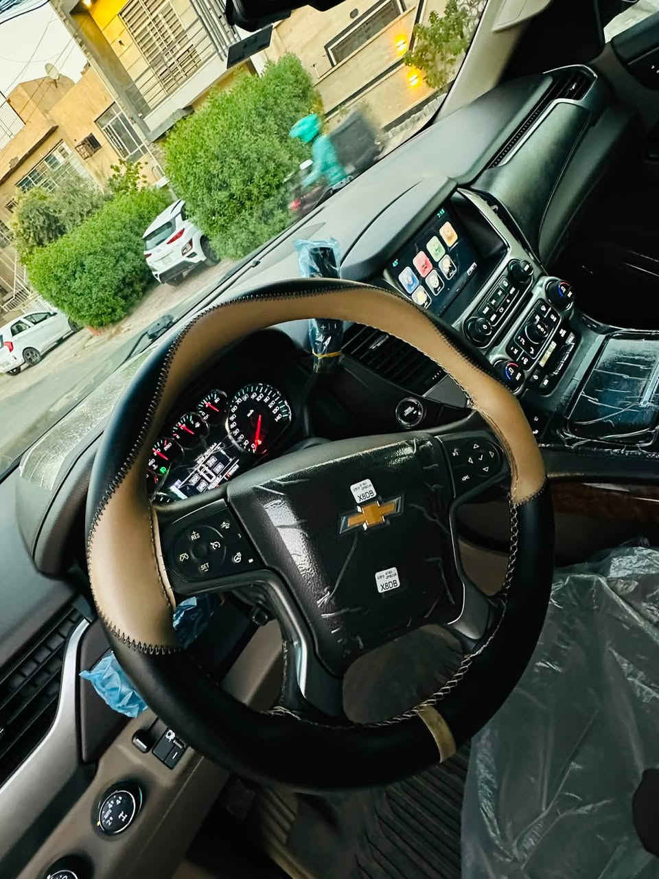 لسلام عليكم اخوان عندي تاهو 2015 وارد امريكي لون اسود فول مواصفات LTZ فور ويل فتحه بصمه داخل جلد شاشه بالقماره رادار امامي حساسات جنطه كهرباءتشغيل عن بعد قاصه السياره جديده بمعنى الكلمه عليها ادامه عامه تخم تاير جديد صار شهرين من شاده  متحتاج مصرف ابد السياره دخول جديد رقم بغداد باسمي تحويل ثاني يوم شرط مكاني بغداد 
السعر 31000 وبيها مجال
للاستفسار ***********
