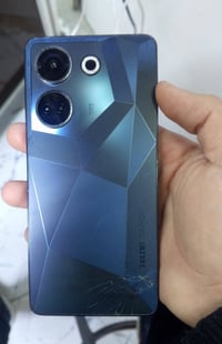 تكنو كامون 20 برو • ٢٥٦ • كسر بالظهر